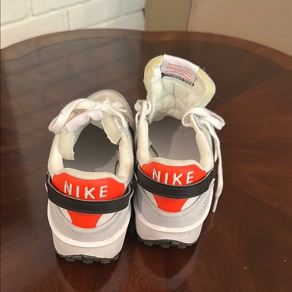 Nike White and Black Running Shoes - Picture 3 of 7